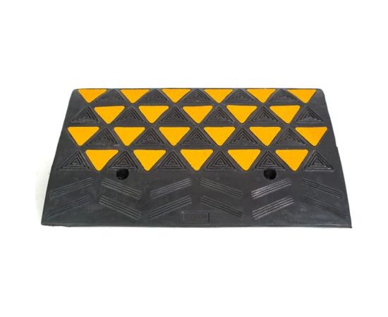 Резиновый съезд с бордюра ТЕХНОЛОГИЯ СР-150-1 средняя часть 0,6x0,15x0,36 м 00-00001648 