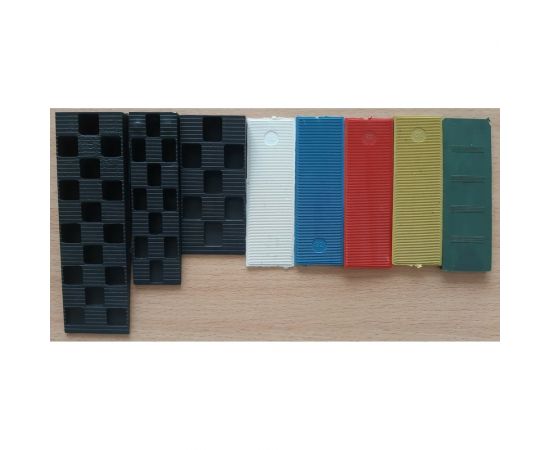 Комплект клин монтажный и пластины рихтовочные в большем контейнере с ручками 210 шт ООО "Полимер-Фарм" 4687203029197 – изображение 3