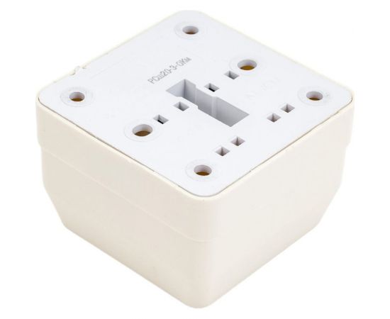 1 местная розетка IEK РСш20-3-ОКм c заземляющим контактом, с защитной шторкой,16А, открытая установка ОКТАВА кремовый ERO14-K33-16-DC – изображение 2