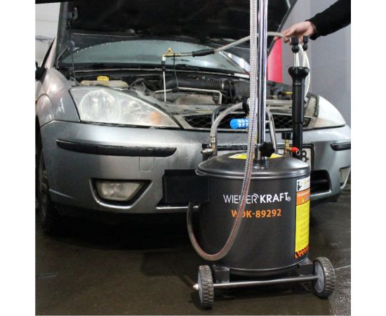 Маслосменная установка WIEDERKRAFT 40 л, с воронкой и откачкой через щуп WDK-89292 – изображение 9