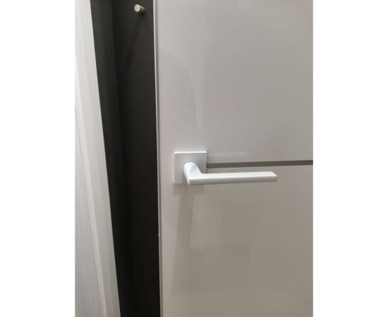 Дверная ручка на квадратной розетке MORELLI MH-50-S6 W, 6 мм, цвет - белый 9012701 – изображение 4