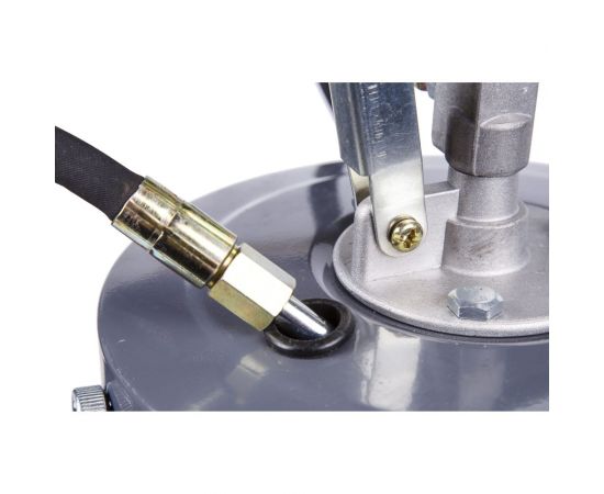 Нагнетатель солидола с ручным приводом KraftWell 16 л KRW1797 – изображение 3