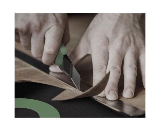 Технический нож DELI home series green ht4018l сегментированное черное лезвие 18 мм, эксклюзивный дизайн, soft touch 112888 – изображение 4