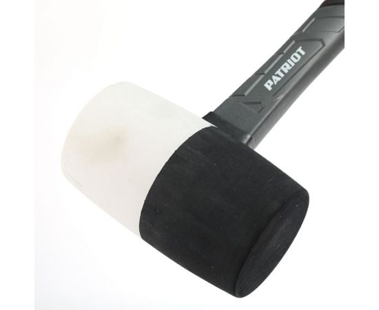 Черно-белая киянка PATRIOT RMF-680BW с фибергласовой рукояткой, 680г 350001116 – изображение 2