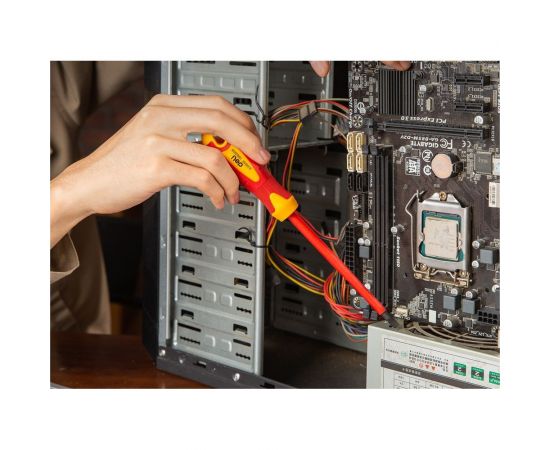 Диэлектрическая шлицевая отвертка DELI dl5151251 5,5x125мм сертификат vde до 1000в, магнитный наконечник, сталь cr-v, рукоять pp+tpr 110585 – изображение 2