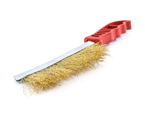 Металлическая корщетка TopAuto загнутая, латунированная, 240 мм, с пластиковой ручкой КЩМ240 – изображение 2