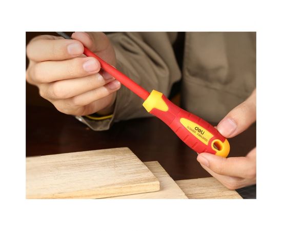 Диэлектрическая шлицевая отвертка DELI dl5141001 4x100 мм, сертификат vde до 1000 В, магнитный наконечник, сталь cr-v, рукоять pp+tpr 110582 – изображение 4