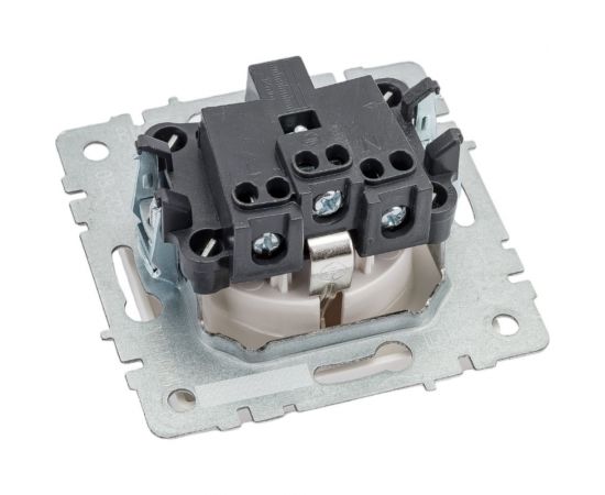 1-местная розетка IEK Brite рс14-1-0-брб с заземлением, с защитными шторками 16А, белый BR-R14-16-K01 – изображение 3