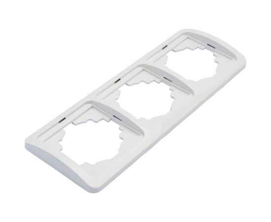 Тройная горизонтальная белая рамка TDM Валдай SQ1804-0019 – изображение 3