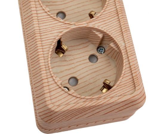 Горизонтальная 4-х местная розетка TDM 2П+3 открытой установки IP20 16A с з/ш сосна Ладога SQ1801-0431 – изображение 3