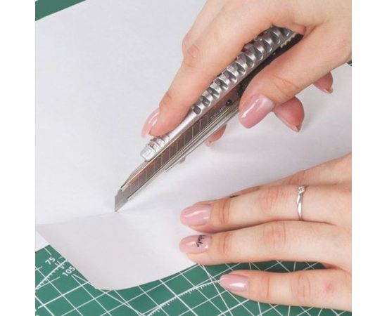 Универсальный нож BRAUBERG Metallic 9 мм, металлический корпус, рифленый, автофиксатор, блистер 236971 – изображение 10