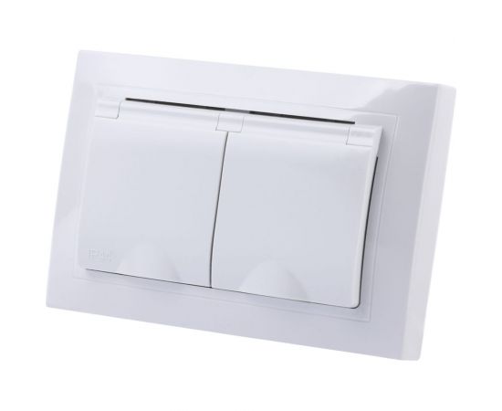 Двойная розетка TDM 2П+З с защитными шторками и крышкой 16А 250В IP44 белая Таймыр SQ1814-0076 – изображение 2