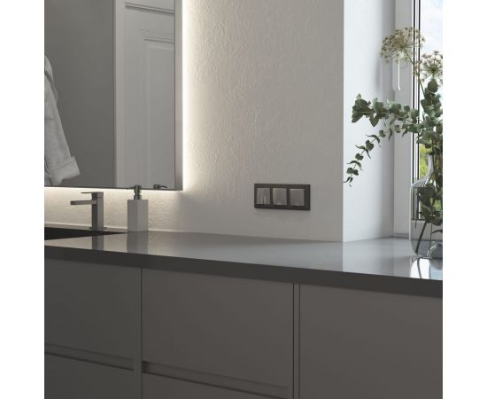 Влагозащищенная розетка WERKEL с зазем. с защит. крышкой и шторками серебряный матовый a063614 – изображение 3