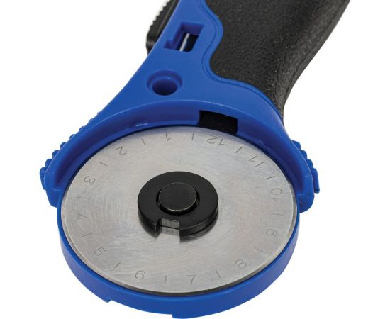 Раскройный роликовый нож BRAUBERG 45 мм, круглое лезвие, резиновые вставки 237162 – изображение 4