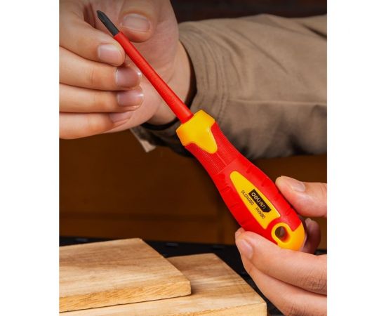 Диэлектрическая крестовая отвертка DELI dl514080 ph1x80мм сертификат vde до 1000в, магнитный наконечник, сталь cr-v, рукоять pp+tpr 110591 – изображение 4