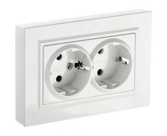 2-местная розетка IEK Brite рсш12-3-брб с заземлением, с защитными шторками, 16А, в сборе, белый BR-R24-16-K01-F 