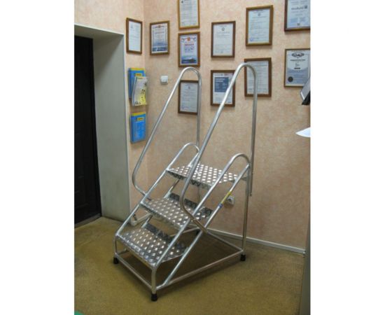 Передвижная монтажная подставка с двумя поручнями MEGAL (тип 2) 3 ступени 4687201844969 – изображение 3