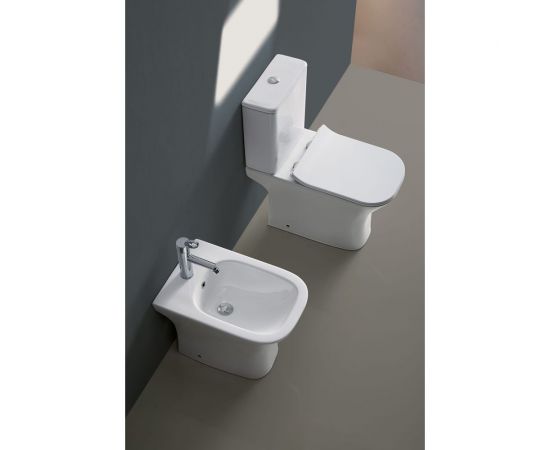 Напольный безободковый унитаз с бачком и сиденьем микролифт Azario FRETTA SQUARE 650x340x770 мм AZ-1215 + AZ-1216 00080074 – изображение 2