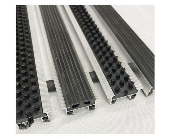 Грязезащитная придверная решетка ООО ПК ЦентрВход Эксперт резина-щетка, размер 390х590 мм 731EX05 – изображение 2